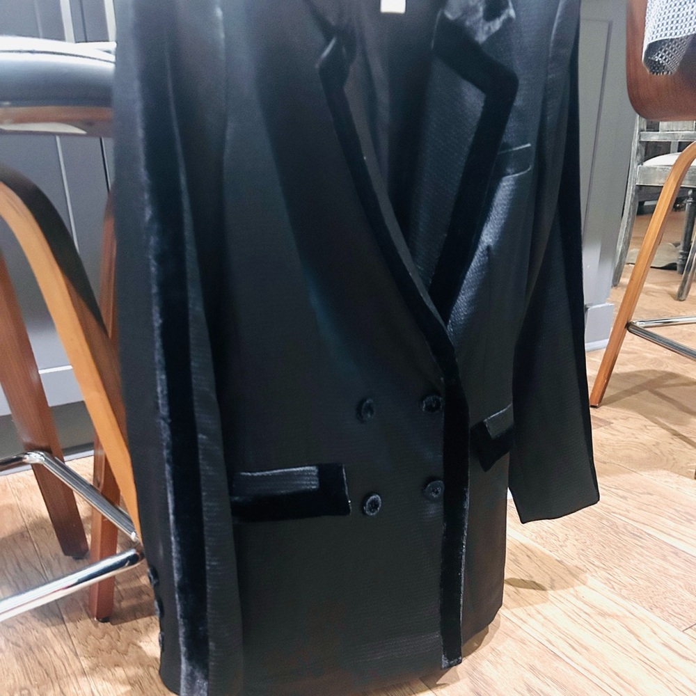 Chic Black Velvet-Trimmed Women's Blazer by Emily McCarthy - Picture 4 of 11